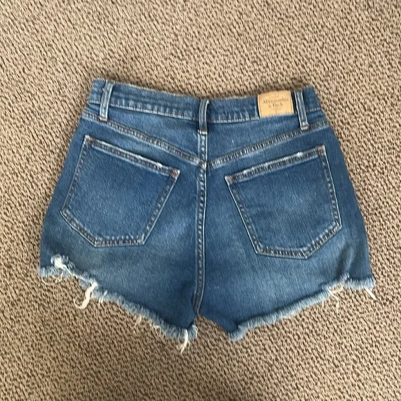 Abercrombie high rise cut off Jean short - Picture 2 of 4